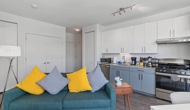 Modern & Bright Chicago City Escape