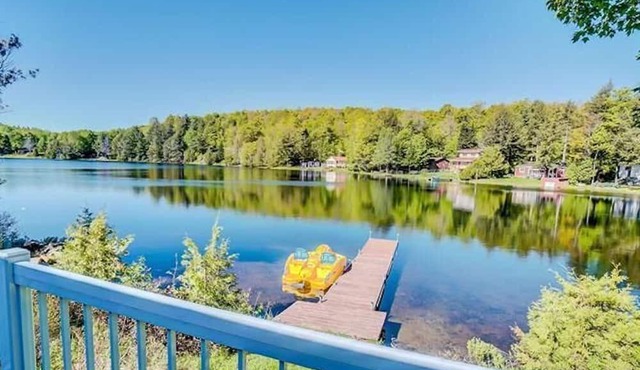 Modern, Bright, High efficiency Four Season Cottage on Gorgeous Lake