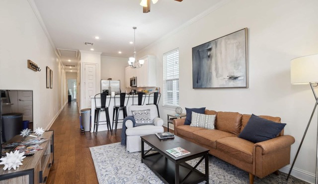 ★Modern, Bright Home - Walk to Freret and Tulane!★