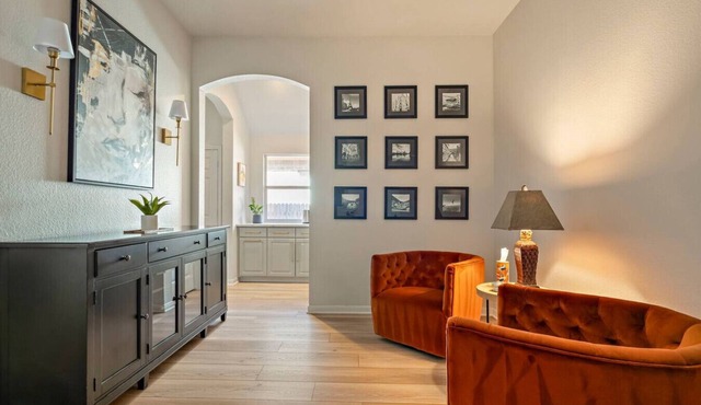 Modern & Bright Retreat Near Downtown Round Rock