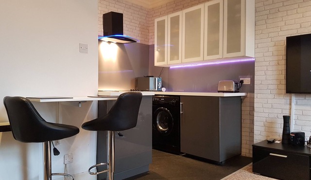 Modern Broughton Apartment - Walk to City Centre & St James Quarter