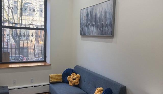 Modern Brownstone Private 1-Bedroom Apartment Near Times Square – Private, Cozy