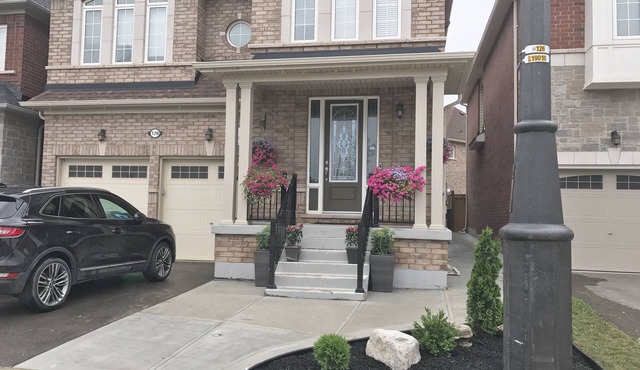 Modern Bsmt Apartment - Separate & Private