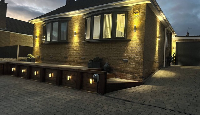 Modern Bungalow with Hot Tub & Outdoor Cinema