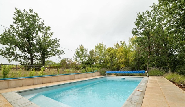 Modern bungalow in Midi-Pyrenees with swimming pool