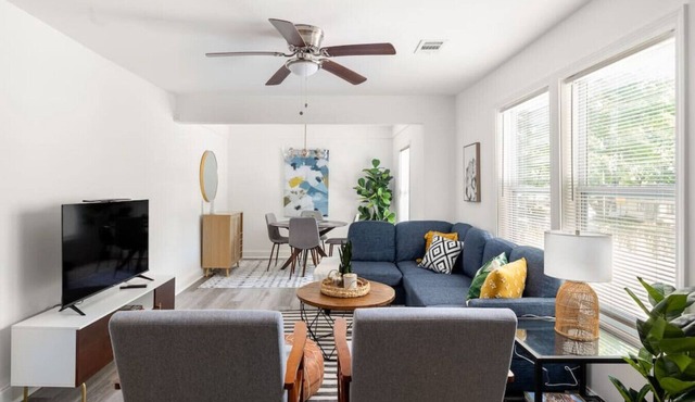 Modern Bungalow Minutes from Downtown Atlanta and Lakewood