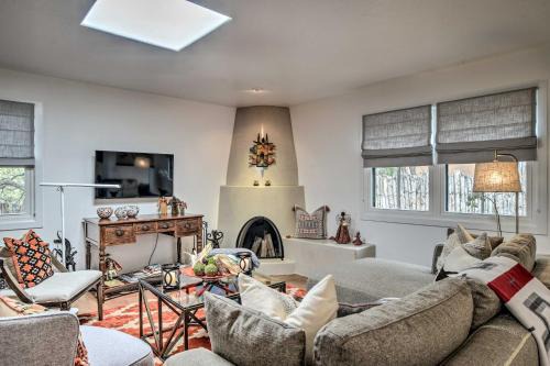 Modern Bungalow w/Santa Fe Charm < 2 Mi to Plaza