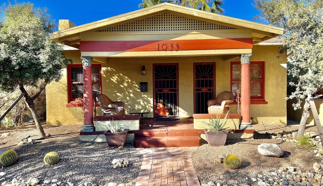 Modern Bungalow Walk to UA, 4th Ave, Streetcar