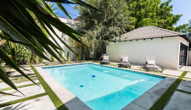 Modern Bungalow with a Pool in Larchmont Village