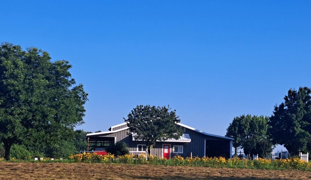 Modern Bunkhouse in a rural Virginia setting near Williamsburg & Smithfield