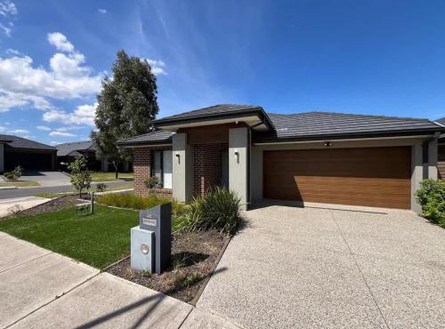 Modern Burnside Family Retreat in Modeina Estate