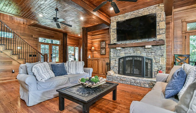Modern Cabin 25 Min to Asheville/10 to Lake Lure