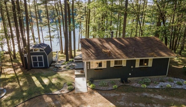 Modern Cabin and Bunkouse on Putman Lake. Sleeps 7