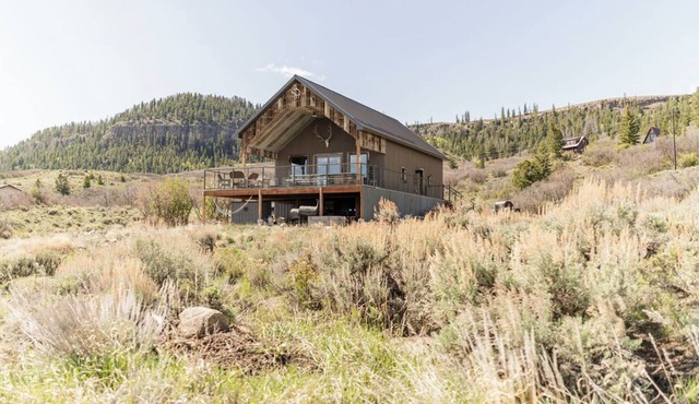 Modern Cabin at Blue Mesa, INCREDIBLE VIEWS, 40min from BLK CNYN