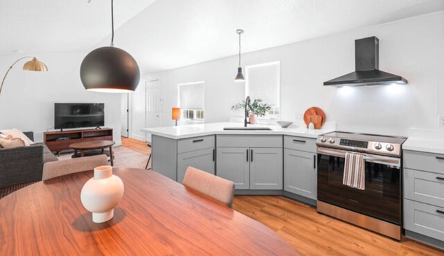 Modern Cabin (Blue Spruce)