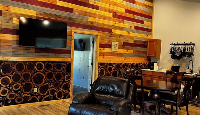 Modern cabin. Close to everything. Pet Friendly! Your home away from home!