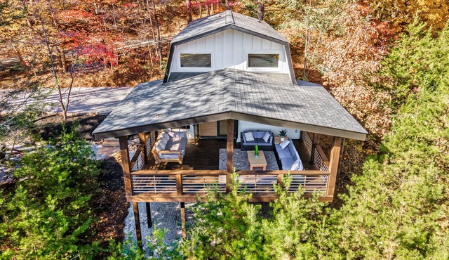 Modern Cabin, Great View, Pet-Friendly, Close to town