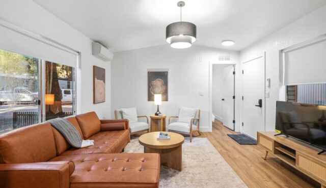 Modern Cabin (Hawthorne)