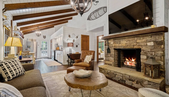 Modern cabin in Big Canoe