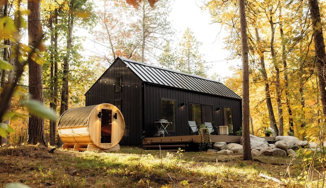 Modern Cabin in Forrest with Cedar Barrel Sauna
