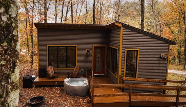Modern Cabin in Woods - 10m to Hocking Hills