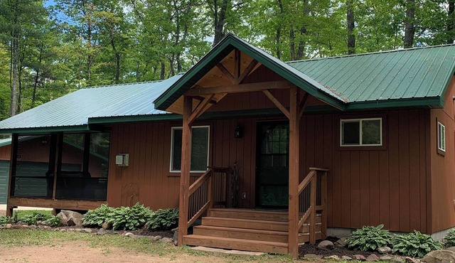 Modern Cabin located between Grindstone and Lac Courte Oreilles