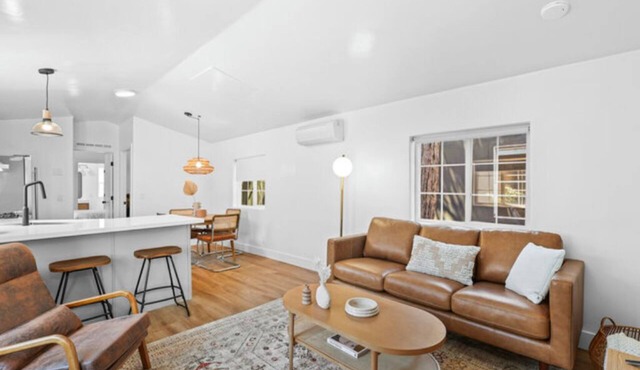 Modern Cabin (Maple)