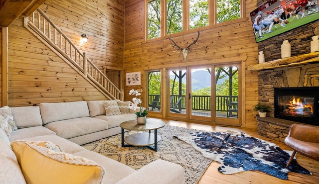 MODERN CABIN-NEW-GRANDFATHER MT VIEW-KING BEDS-HOT TUB-GAME LOFT-BBQ-FAST WIFI
