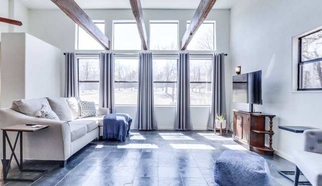 Modern Cabin on 20 private acres. just off Route 66.