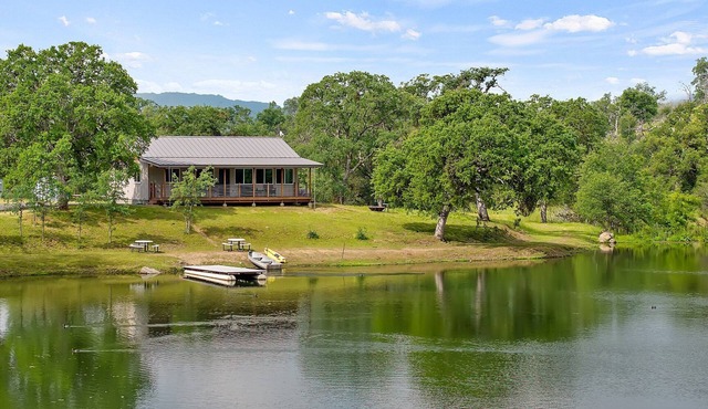 Modern Cabin on Private Lake: Gateway to the Sequoias