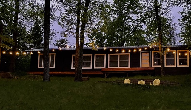 Modern Cabin on Stunning Deer Lake