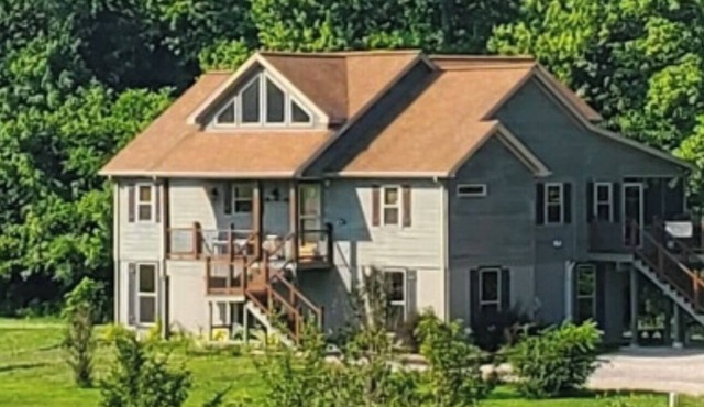 Modern Cabin on trophy section of Cumberland River-Minutes to Dale Hollow