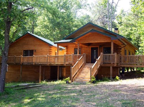 Modern Cabin on wooded 20 acres with scenic view in Nancy, KY