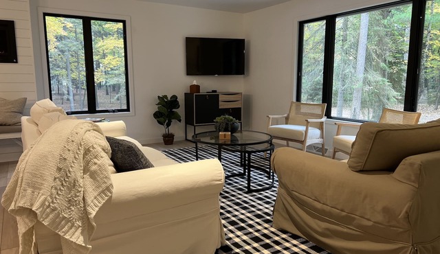 Modern Cabin, private wooded lot with lake access