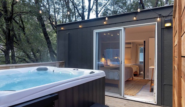 Modern Cabin (Redwood)