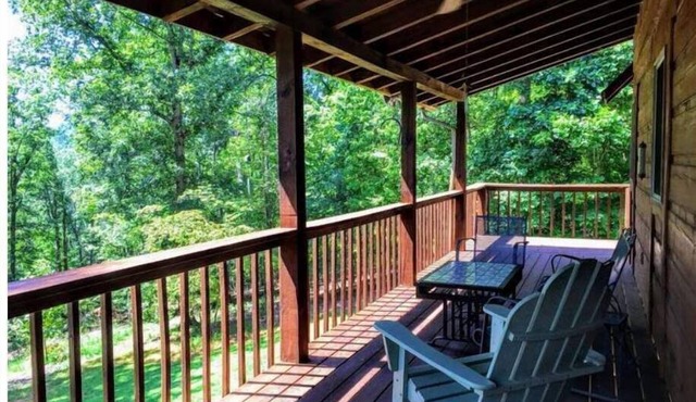 Modern Cabin; River! 13 acres! Hiking! Wineries!