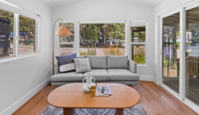 Modern Cabin (Rosewood)