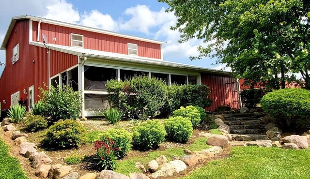 Modern Cabin Suite Perfect for a Family Getaway Nestled A Stone's Throw From Columbus, Ohio