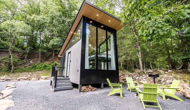 Modern Cabin-The Sequoia Cabin at Four Fillies Lodge