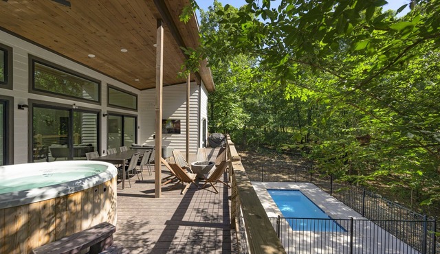 Modern Cabin w/Hot Tub, Sport Court & Deck | Near Group Cabins