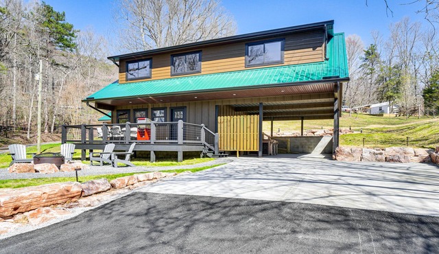 Modern Cabin w/Hot Tub: Near Tail of the Dragon!