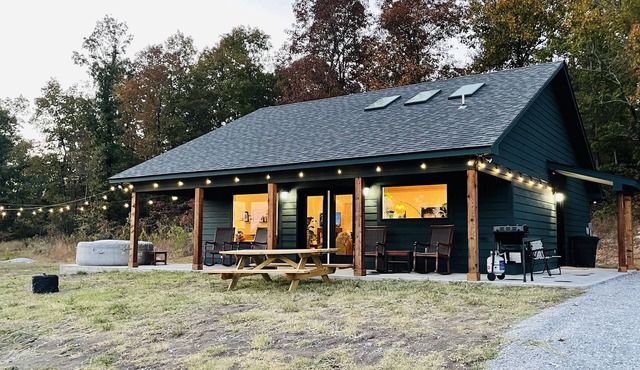 Modern Cabin w/Pool and Hot Tub!