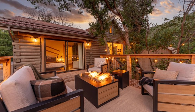 Modern Cabin with Canyon Views with Patio, Sauna Hot Tub, Wifi, AC & Fireplace
