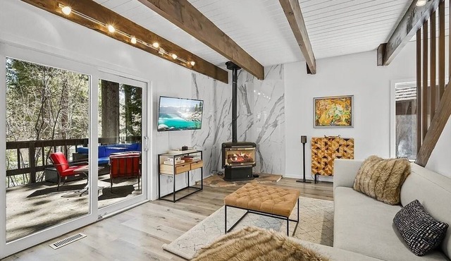 Modern Cabin w/Large Deck, Wood Stove & Access to Incline's Outdoor Wonderland!