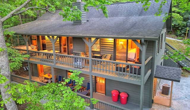 Modern Cabin with Great Views Close to Downtown Clayton