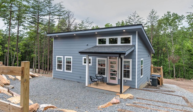 Modern Cabin with Hot Tub