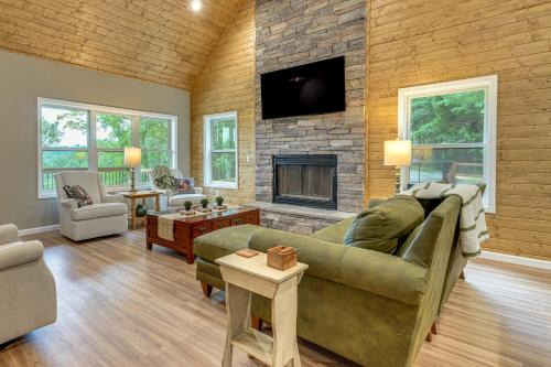 Modern Cabin with Sweeping Views in Blue Ridge Mtns!