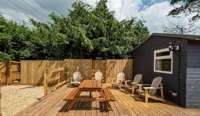 Modern cabins with gorgeous lounge & sunny deck sleeps 18