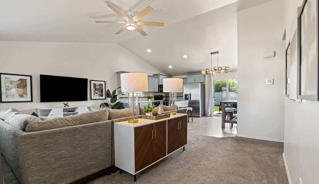 Modern Caldwell Home | Near Freeway & Shopping | Sleeps 10