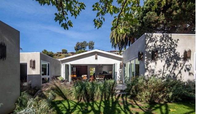 Modern California beach house, indoor-outdoor living, walk to the beach